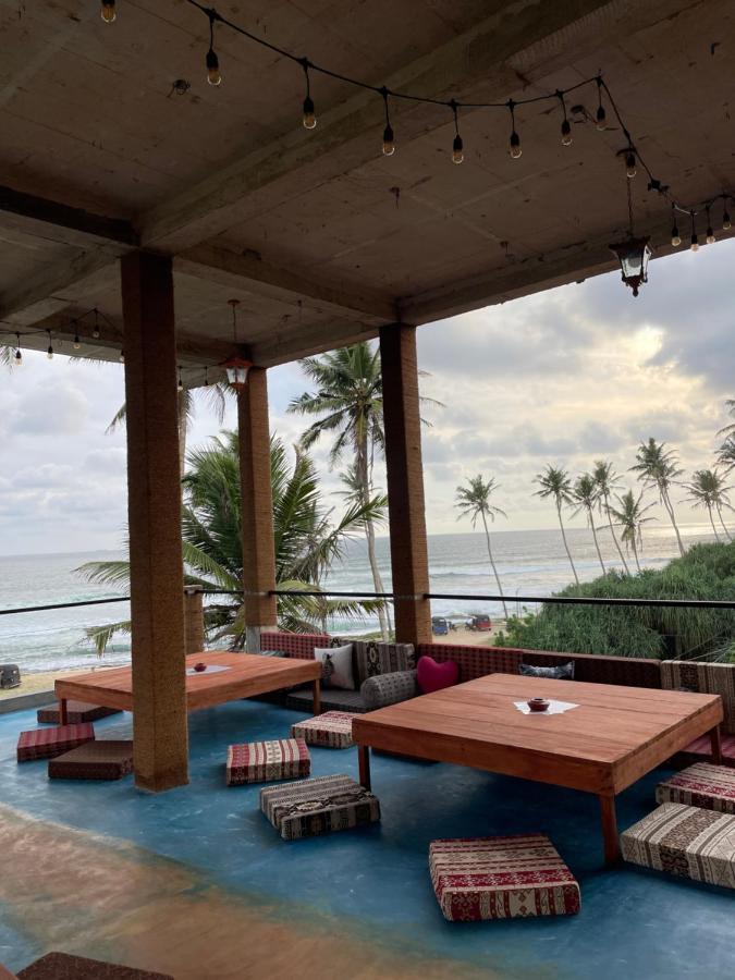 Funky Sol - Sunset Rooftop Bar, Hotel & Restaurant Weligama Ngoại thất bức ảnh