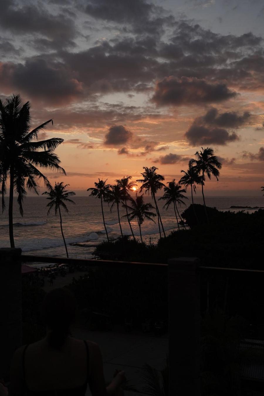 Funky Sol - Sunset Rooftop Bar, Hotel & Restaurant Weligama Ngoại thất bức ảnh