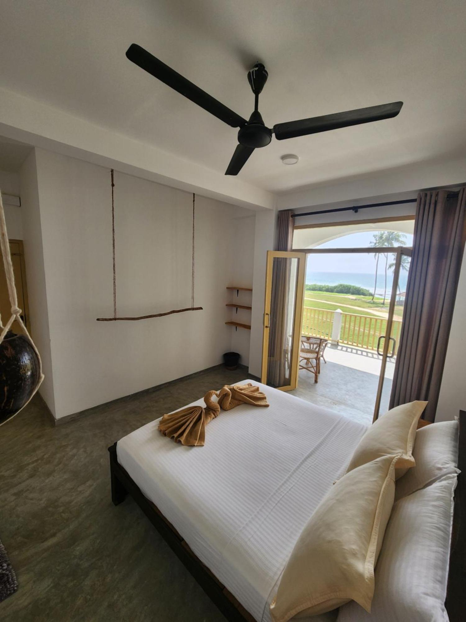 Funky Sol - Sunset Rooftop Bar, Hotel & Restaurant Weligama Ngoại thất bức ảnh