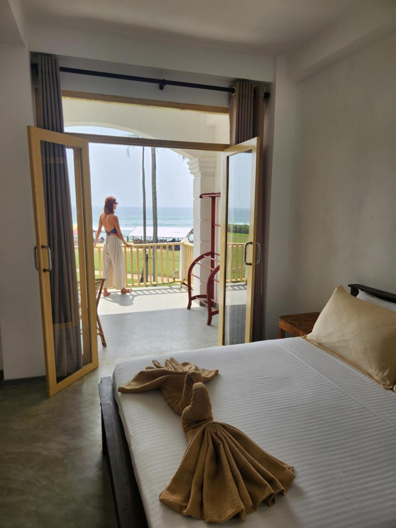 Funky Sol - Sunset Rooftop Bar, Hotel & Restaurant Weligama Ngoại thất bức ảnh